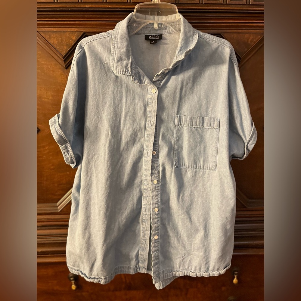 a.n.a. Short sleeve button down denim shirt. Light Blue.  Size M.  Great!